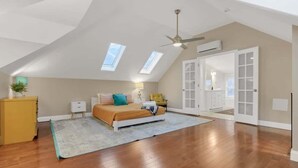 2 Schlafzimmer, Schreibtisch, Bügeleisen/Bügelbrett, WLAN