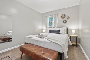 3 bedrooms, iron/ironing board, WiFi, bed sheets - Bright and Breezy Gahanna Ranch 10min to INTEL (Columbus)