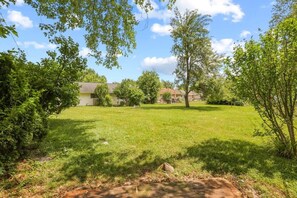Property grounds - Bright and Breezy Gahanna Ranch 10min to INTEL (Columbus)