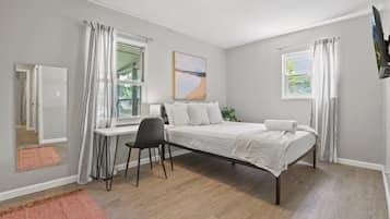 3 slaapkamers, een strijkplank/strijkijzer, wifi, beddengoed