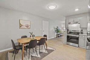 Dining - Bright and Breezy Gahanna Ranch 10min to INTEL (Columbus)