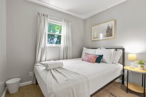 3 bedrooms, iron/ironing board, WiFi, bed sheets