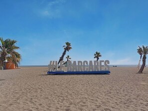 A beach with a sign reading '#LEBARGUES' and palm trees. - Lovely apartment for 3 people with WIFI, TV and terrace (Le Barcarès)