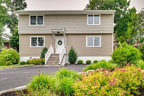 Exterior - Walk to Shops & Dining: Glen Cove Apt w/ Yard! (Glen Cove)