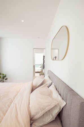 2 chambres, fer et planche à repasser, lit parapluie, Wi-Fi gratuit