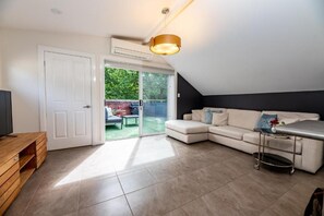 Huoneisto (Tree Top Retreat) | Oleskelualue | Älytelevisio, Netflix, maksullisia elokuvia, suoratoistopalvelut