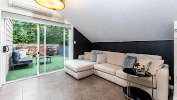 Tree Top Retreat | 1 bedroom, premium bedding, individually decorated