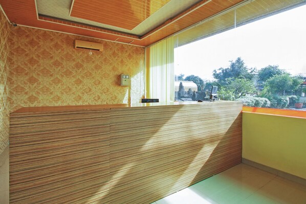 Reception - OYO 2596 Homestay Hj. Suharti (Natar)