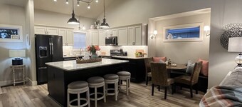 La Casa! One of 3 Luxury Villas with boat parking overlooking Honey Creek Marina