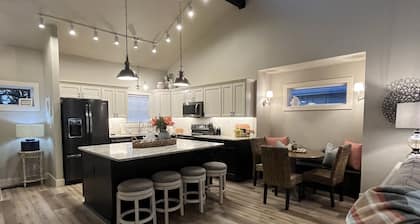 La Casa! One of 3 Luxury Villas with boat parking overlooking Honey Creek Marina