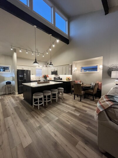 La Casa! One of 3 Luxury Villas with boat parking overlooking Honey Creek Marina