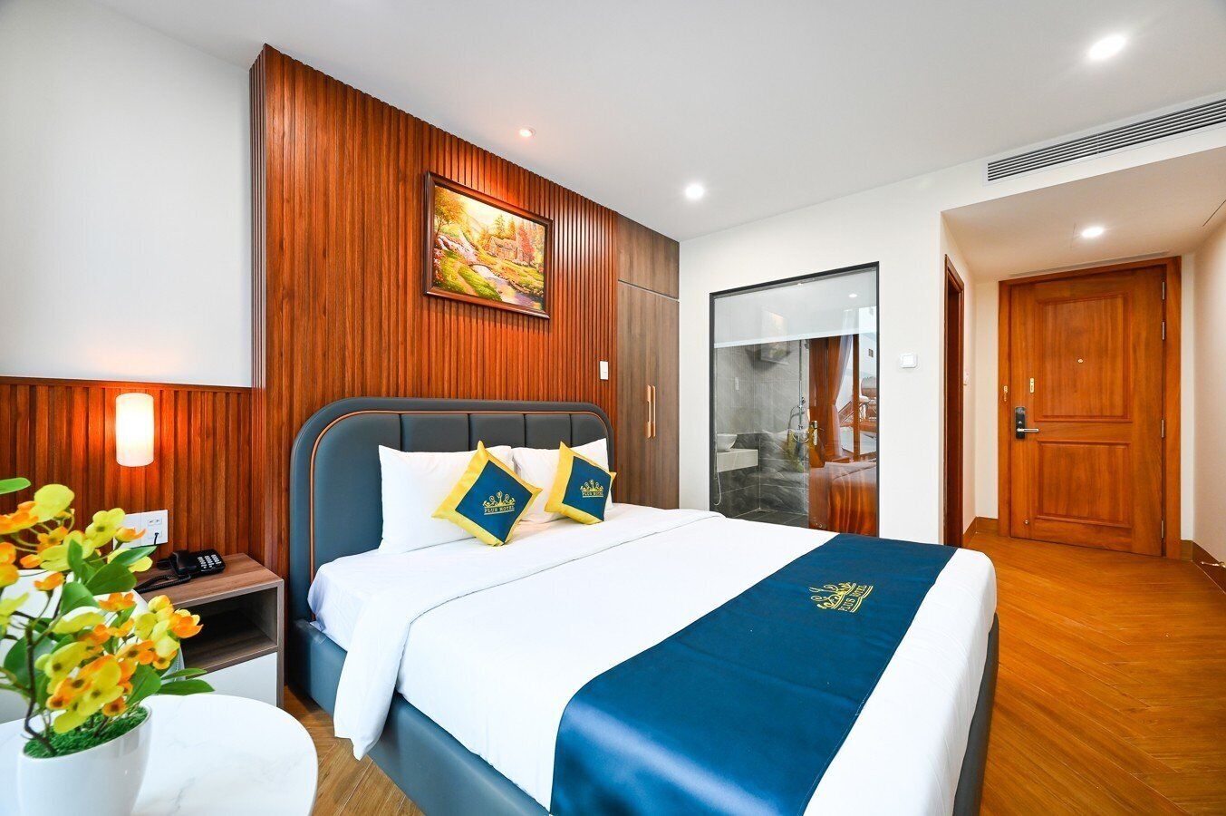 Premium kamer, 1 kingsize bed | Luxe beddengoed, donsdekens, pillowtop-bedden, een minibar