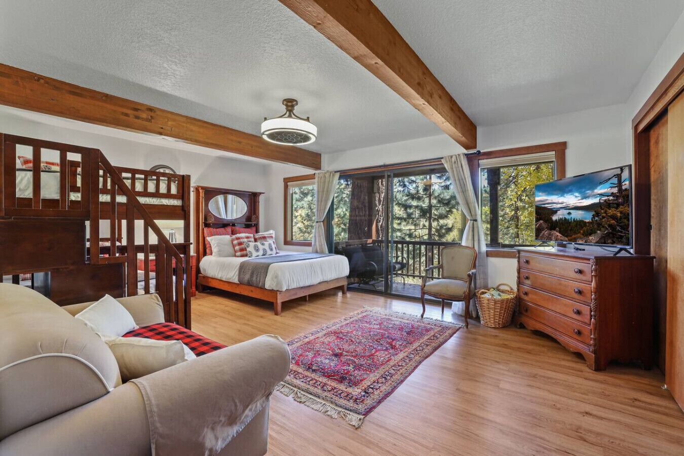 3 slaapkamers, een bureau, wifi, beddengoed