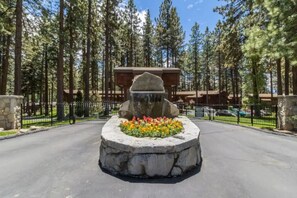 Property grounds - Peaceful Condo | Hot Tub-Private Beach | Sleeps 8 (Zephyr Cove)
