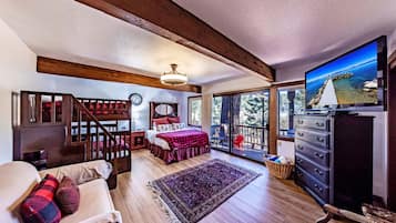 3 bedrooms, desk, WiFi, bed sheets