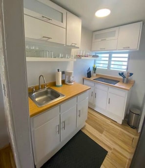 Fridge, microwave, stovetop, coffee/tea maker - Oceanfront + Pool + Beach + Ocean View Balcony (San Juan)