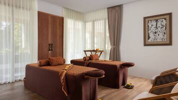 Couples treatment rooms, body treatments, hot stone massages