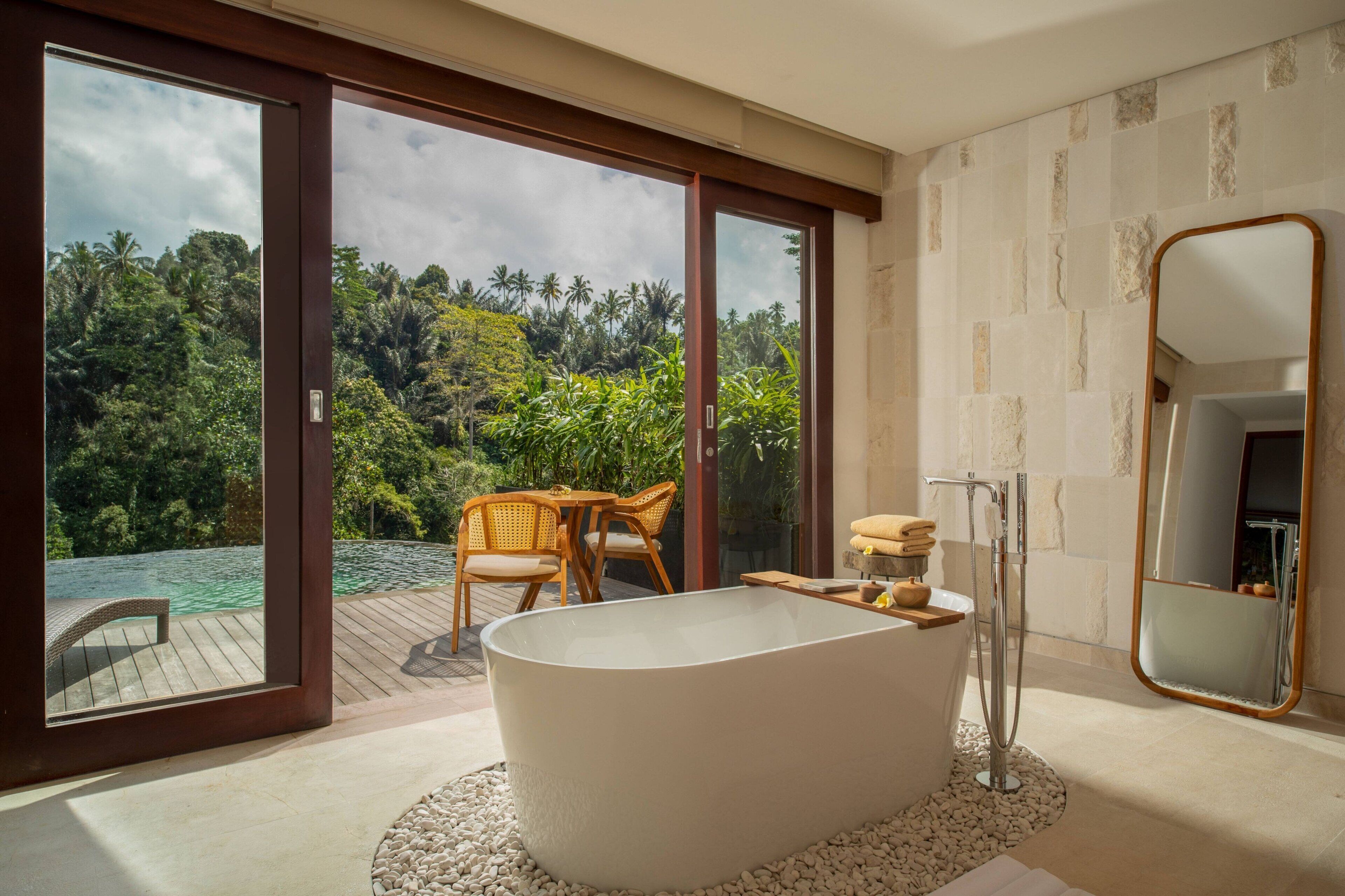 Badewanne und Dusche (separat), Komfortbadewanne, Regendusche
