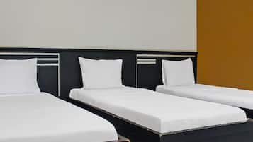 Family Suite | 1 bedroom, desk, laptop workspace, free WiFi
