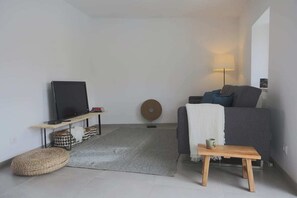 Smart TV y chimenea 