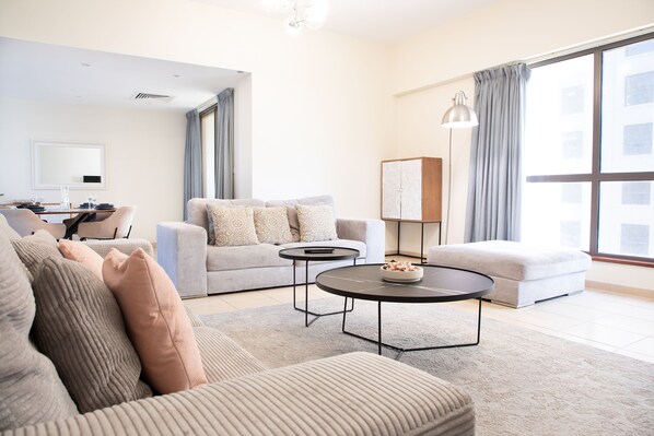 สแตนดาร์ดอพาร์ทเมนท์ | บริเวณนั ่งเล่น | สมาร์ททีวี