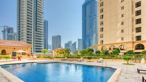 Outdoor pool - JBR Sadaf 8 (Dubai)