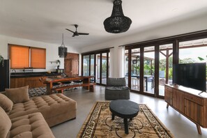 Villa, 3 Bedrooms | Living area | Smart TV - Villa Roman & Alena Canggu (Canggu)