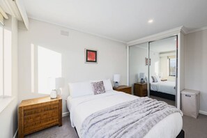 1 bedroom, iron/ironing board, free WiFi, bed sheets - Central to Everything Spacious 1 Bedroom Apartment (Armadale)