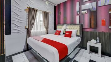 Suite Standar | Meja kerja, ruang kerja ramah laptop, Wi-Fi gratis, dan seprai linen