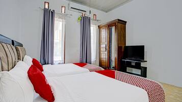 Deluxe Twin Room | Meja, ruang kerja komputer riba, Wi-fi percuma, cadar katil