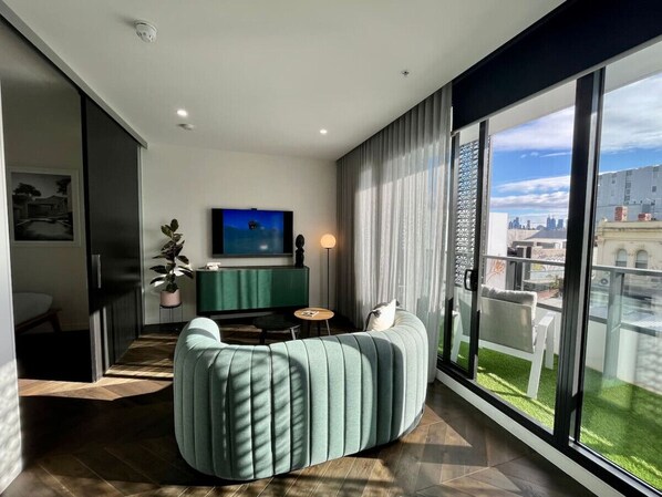 テレビ、ステレオ