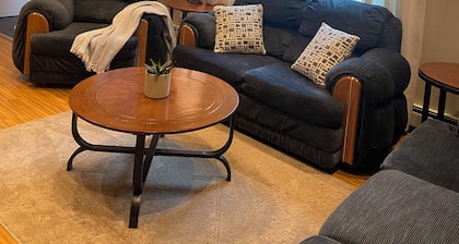 Cozy Pinetree Duplex Guest House