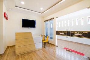 Reception - Hotel O Adam Malik Guesthouse Near Stasiun Medan (Medan)