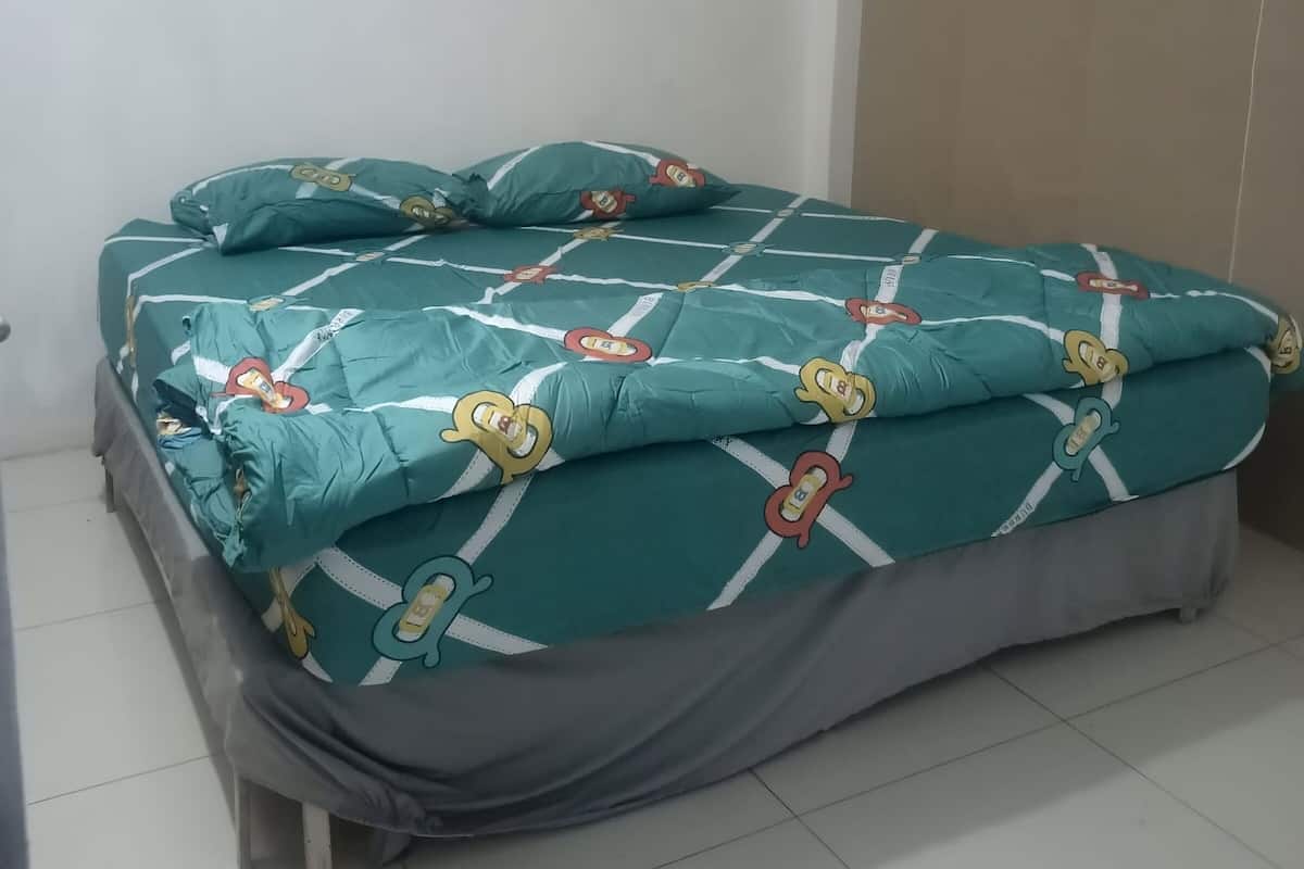Double Room, 1 Queen Bed | Individually decorated, blackout drapes, free WiFi, bed sheets
