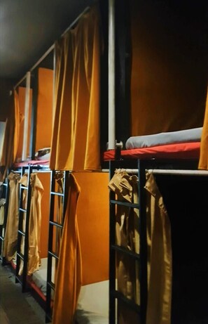 Individually decorated, blackout drapes, free WiFi, bed sheets - Rubikz Hostel & Cafe (Surabaya)