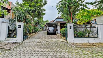 Mặt tiền nơi lưu trú