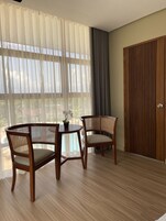 Premier Studio | In-room dining