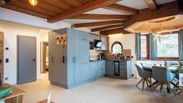 Design-huoneisto | Yksityinen keittiö | Grilliuuni, siivousvälineet