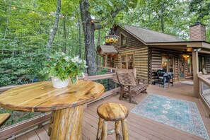 Outdoor dining - Blue Ridge Tradition -View, location, dog friendly (Blue Ridge)