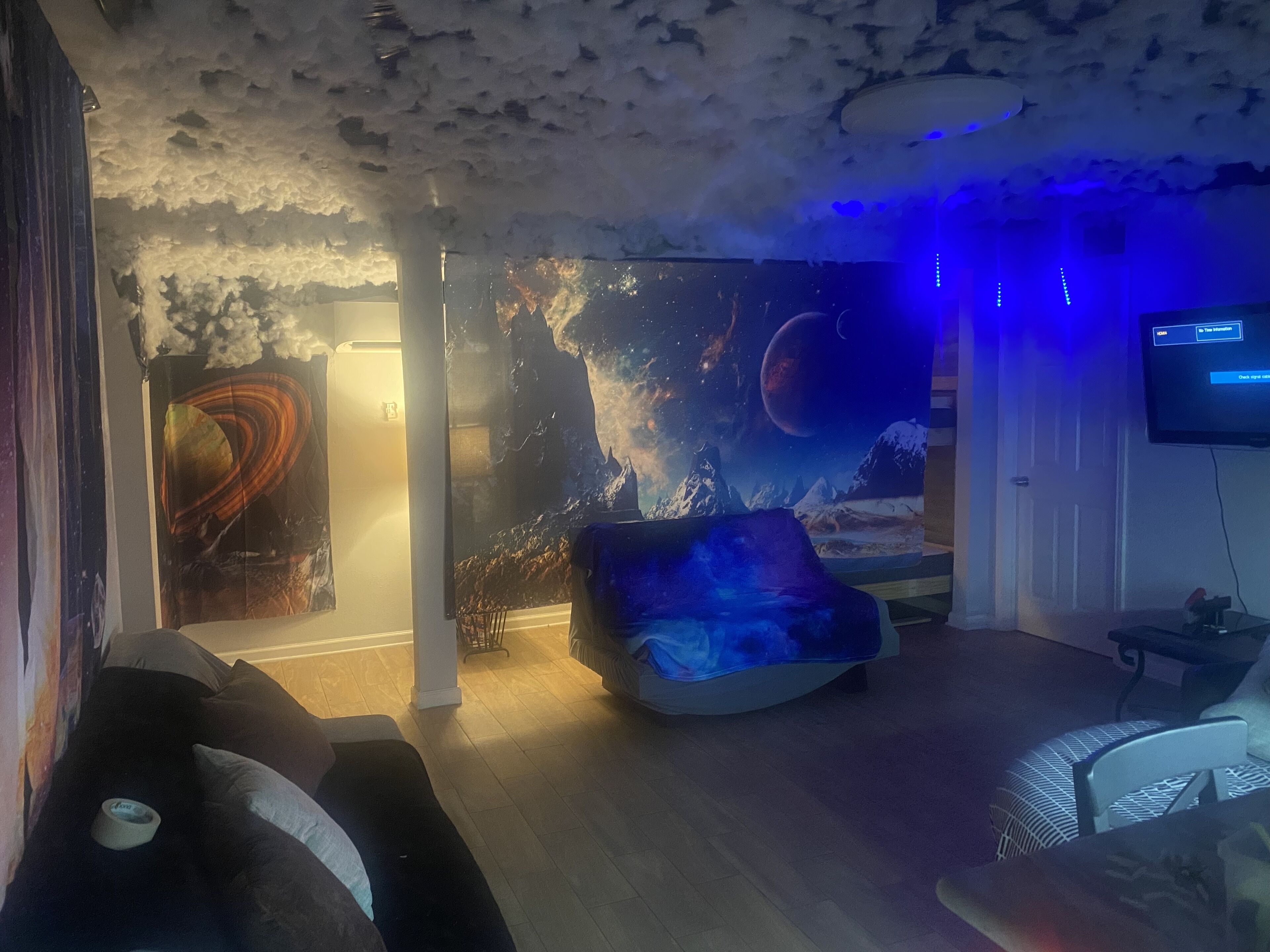 The Hidden Stash is a 420 friendly  private home with mini golf and much more. 