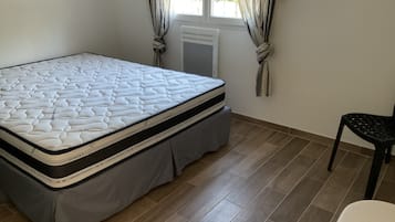 3 bedrooms, free WiFi, bed sheets, wheelchair access