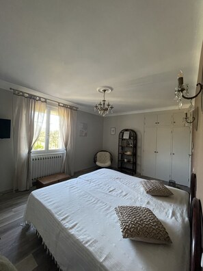 3 chambres, fer et planche Ă repasser, lit parapluie, Wi-Fi gratuit