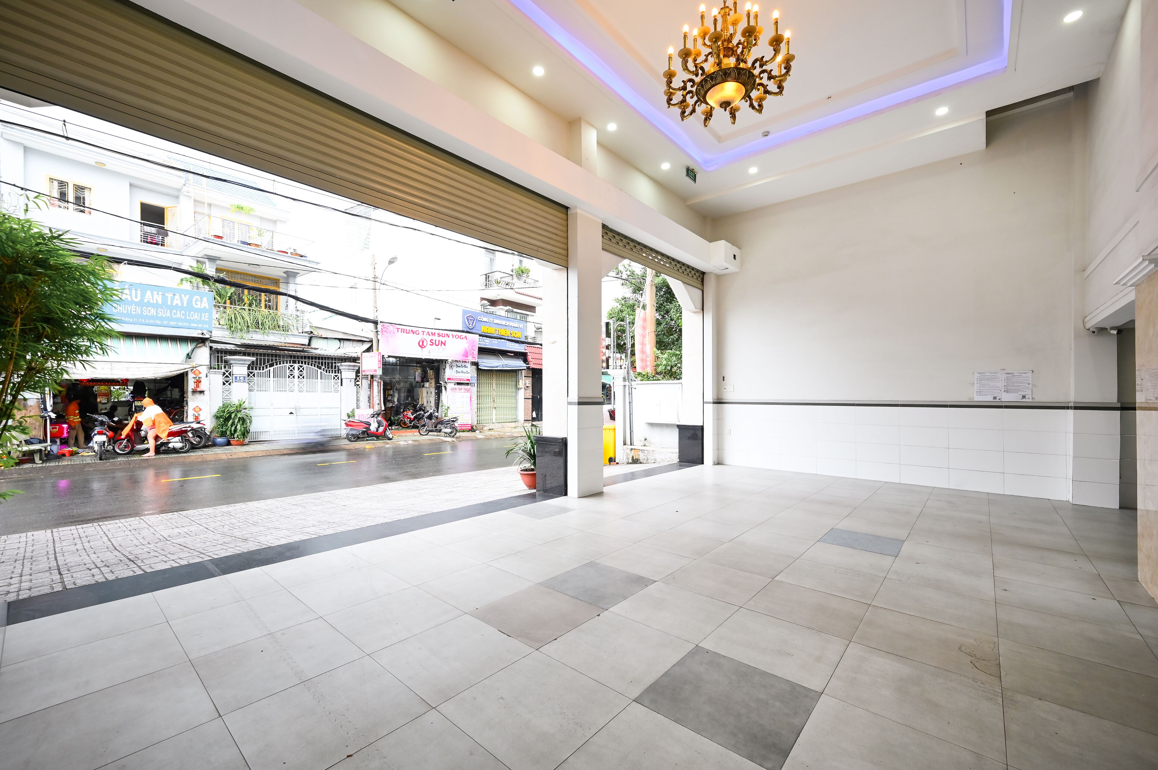 Rolstoeltoegankelijke parking voor busjes