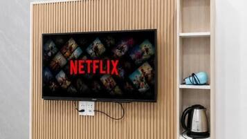 Comfort Double Room Single Use | Living area | 43-inch Smart TV with cable channels, TV, Netflix