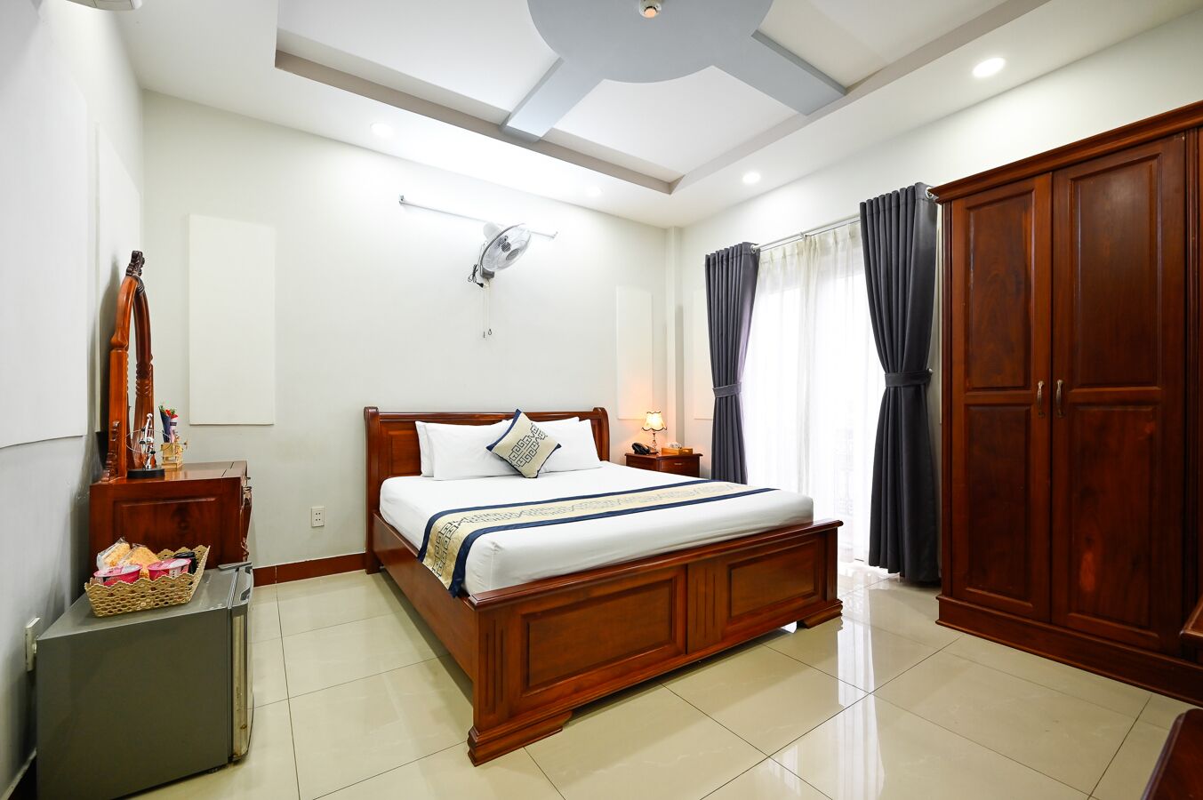 Deluxe tweepersoonskamer, voor 1 persoon, 1 slaapkamer | Luxe beddengoed, pillowtop-bedden, een minibar, een bureau