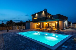 Pool - Modern villa with private pool (Stankovci)