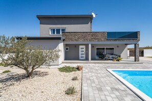 Pool - Modern villa with private pool (Stankovci)