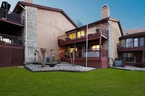 Exterior - 2BDR/2.5BTH, located less than 2 miles from Canyon Lake. Hot-tub, stunning views, nearby golf course (Canyon Lake)