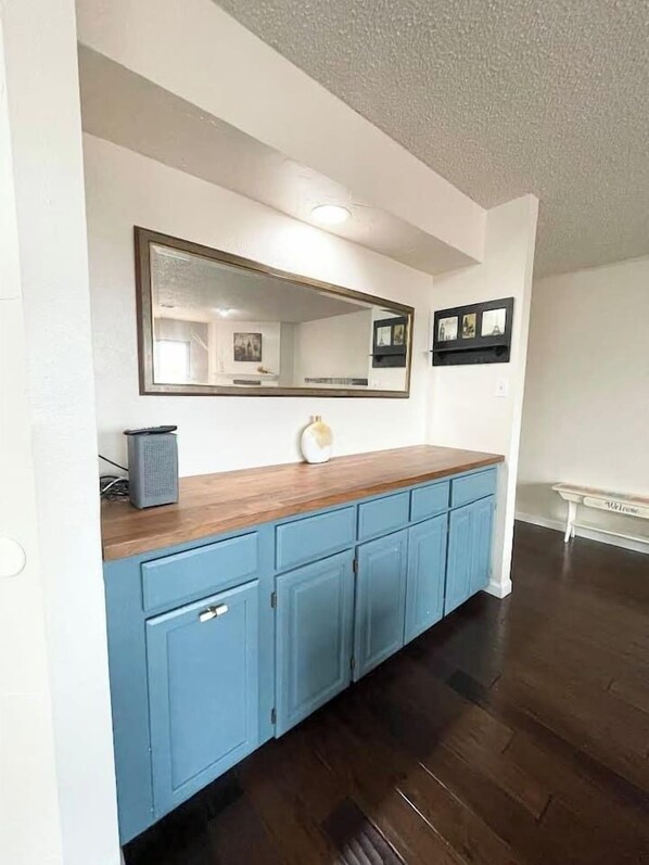 A room with a wooden counter, blue cabinets, a large mirror, and a bench. - 2BDR/2.5BTH, located less than 2 miles from Canyon Lake. Hot-tub, stunning views, nearby golf course (Canyon Lake)