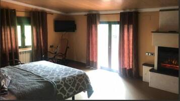 6 dormitoris, planxa i posts de planxar, wifi gratuïta i roba de llit